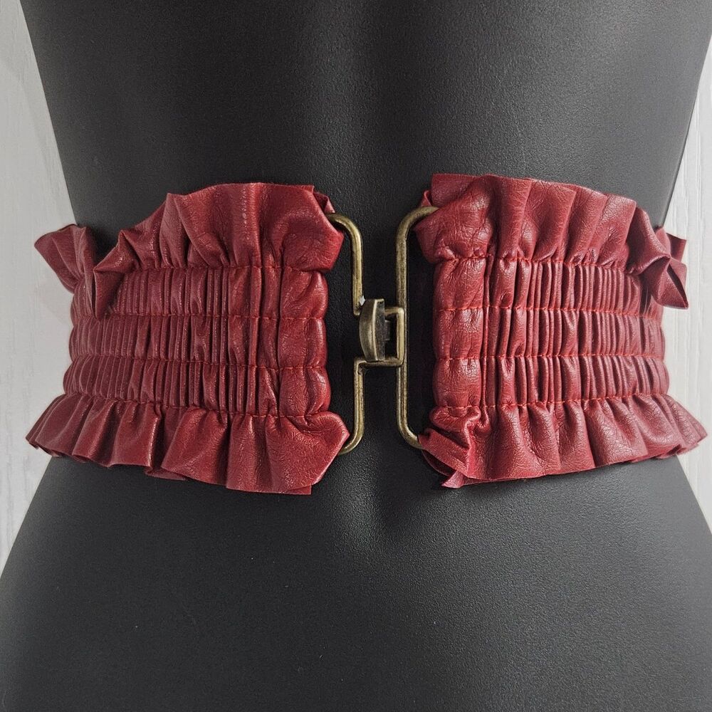 Vampy Red Pleather Brass Buckle Stretch Ruffle Belt Medium 28-30